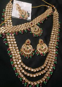 Gorgeous Kundan Jewelry Set