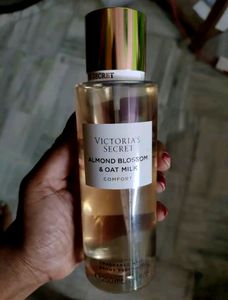 Victoria&#39;s Secret Almond Blossom &amp; Oat Milk Mist