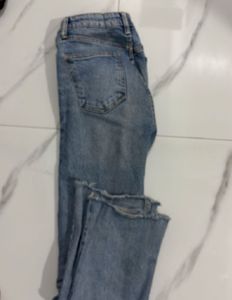 ZARA JEANS SIZE -24