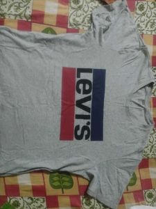 Levi&#39;s Graphic Tee