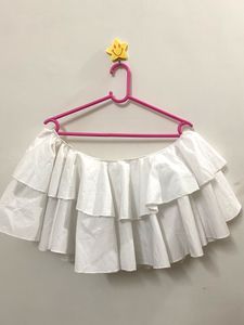 OFF SHOULDER TIERED LAYER CROPPED TOP IN WHITE