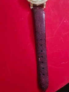 Stylish Women&#39;s Watch with Guiter Dial