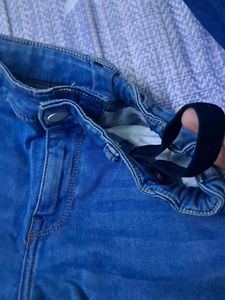 4 Dress 2 Denim Pant Benetton 1 Shirt One T- Shir