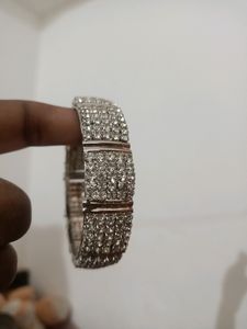 Bangles/bracelet