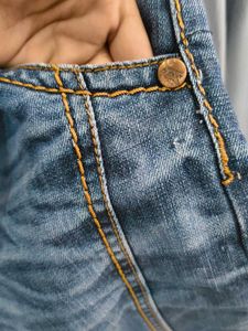 Men&#39;s Distressed Denim Jeans