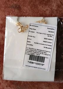 Anti-Tarnish Golden Heart Hand Bracelet