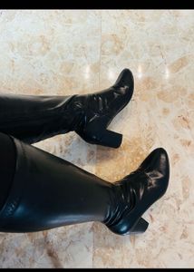 Chic Black Knee-High Boots