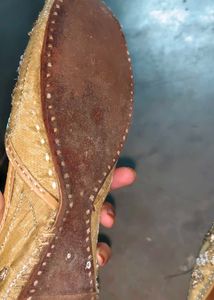 Golden Embroidered Jutti