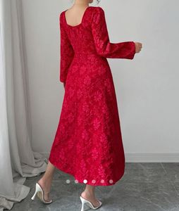 savana red dress