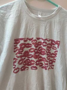 Graphic Lips Print Tee