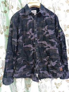 CLASSIC Button-Down Shirt