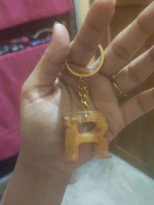 Resin Keycahin Of Letter R