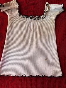 White Ribbed Lettuce Edge Top