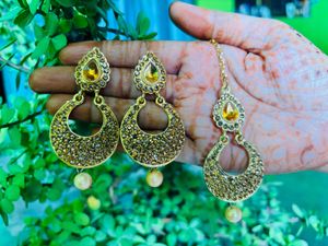 your ears deserve sparkle with our pretty earrings