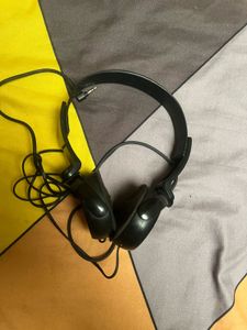 the Sony MDR-XB400 headphones