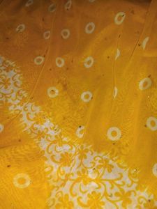 Womens Brand New Yellow Saree.