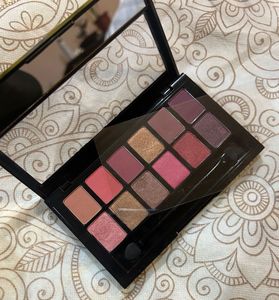 Lakme Absolute Spotlight Berry Martini Eyeshadow