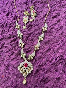AD Elegant Kundan Necklace &amp; Earring Set