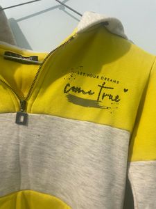 Sweatshirt With hoodie