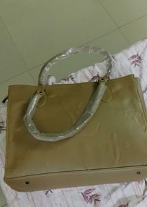 hi I want to sell thus brand new bag for sale