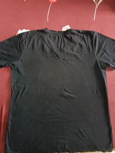 Men&#39;s Black V-Neck T-Shirt