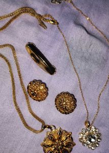 Vintage Gold Tone Jewelry Set