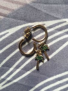Earrings pair