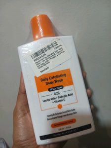 Daily Exfoliating Body Wash