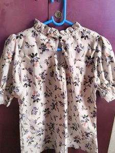 Floral Print Ruffle Neck Top