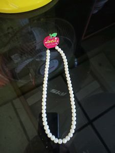 white pearl necklace