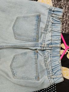 Relaxed Fit Mid Rise Jeans