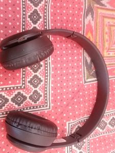 It&#39;s a P47 Wireless Headphones 🎧. You Can Adjust The Headphones According To Your Size.Charging Cable is Not Included In The Box.
