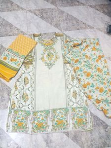 Pakistani Beautiful Suit