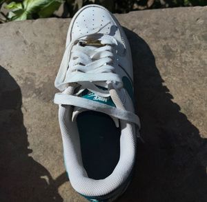 Nike Airforce 01 White Colour With A Bit Of Green.