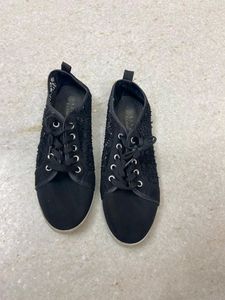 Netted Lace Black Shoes