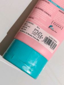 Aqualogica Radiance Sunscreen ( Only 2 Month Left To Expire )🌸