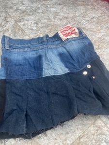 New Unused Pleated Custom Made Skirt