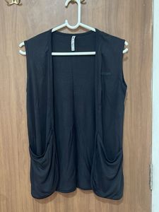 Umm Sleevesless Shrug