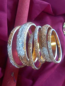 Stones Bangles Set