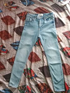 Stradivaroua Jeans