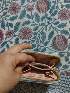 I M Selling This Bag...it,s New For Woman Handbag