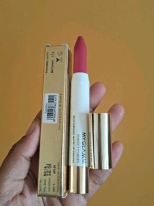 Myglamm Perfect Curves Crayon