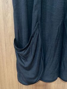 Umm Sleevesless Shrug
