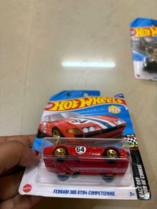 Hot Wheels Mercedes-Benz 500 E &amp; Ferrari