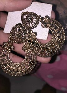 8 Sets Of Branded Earrings