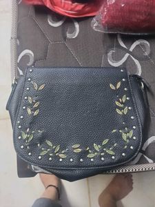 black sling bag