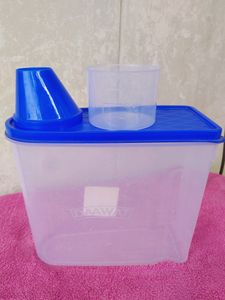 Daawat Storage Container 2500gm, Measiring Cup 200