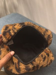 Furry Make Up Pouch| Forever 21
