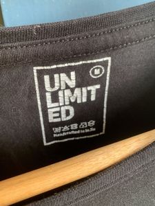 UN LIMITED Black T-shirt