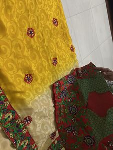 Heavy Border Saree With Blouse